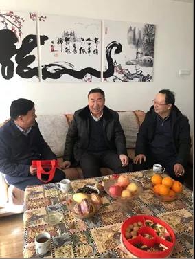 敦煌種業(yè)領(lǐng)導(dǎo)看望慰問公司老干部、老黨員及困難黨員職工