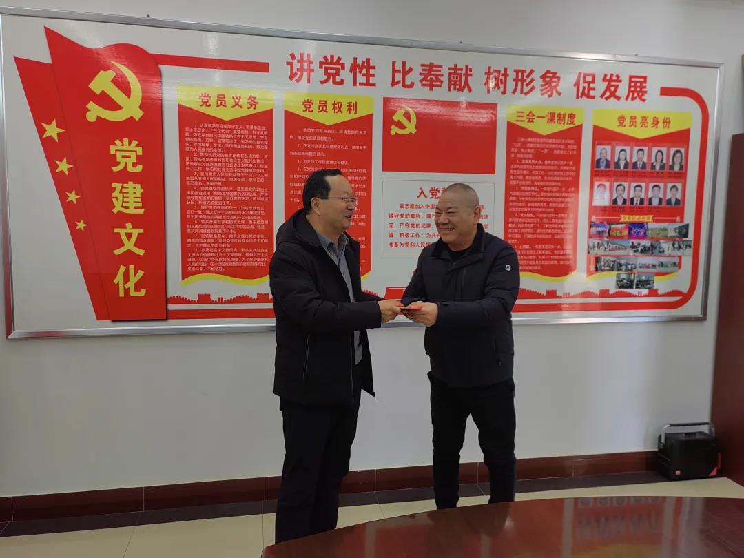 敦煌種業(yè)領(lǐng)導(dǎo)看望慰問公司老干部、老黨員及困難黨員職工